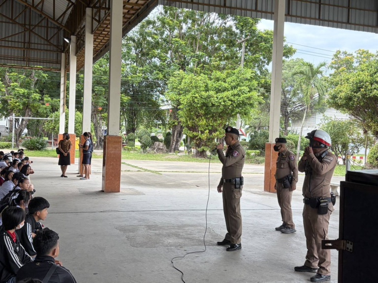 บรรยายให้ความรู้ยาเสพติด โรงเรียนประชาวิทยาคาร